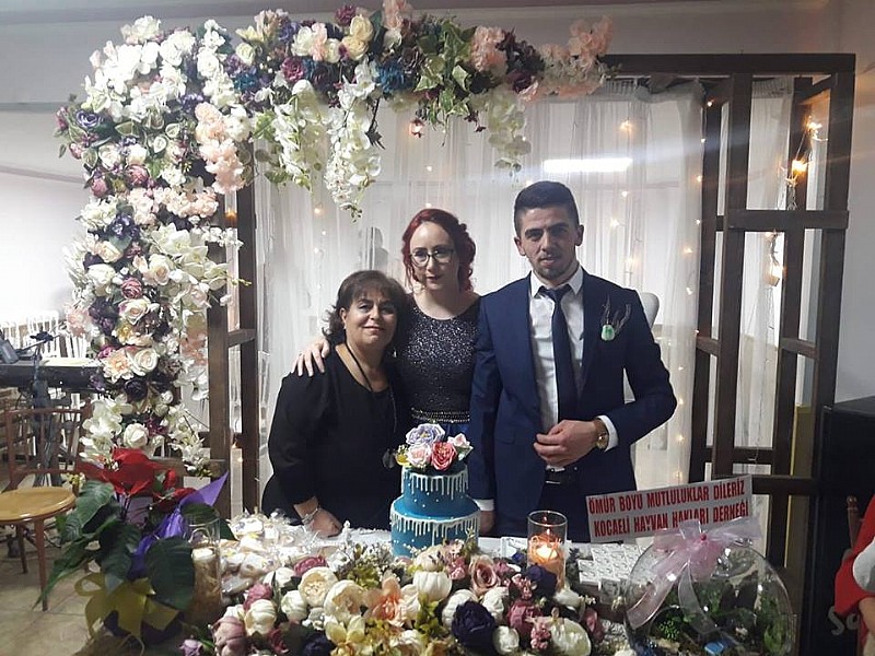 Hatice Demiroğlu ile Mehmet Uzun Nişanlandı