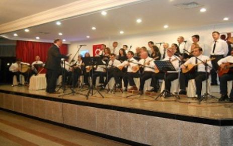Karamürsel'de Türk Halk Müziği Konseri