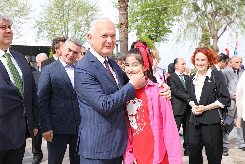 Karamürsel Belediye Başkanı Ahmet Çalık “23 Nisan Ulusal Egemenlik ve Çocuk Bayramımız kutlu olsun.”