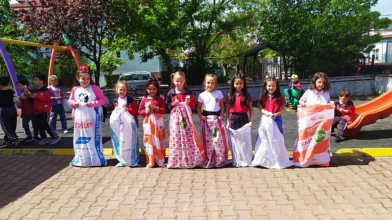 Karamürsel Hikmet Özbağcı İlkokulu ile Karapınar İlkokulu öğrencileri 23 Nisan Çocuk Bayramı öncesi bir araya geldi