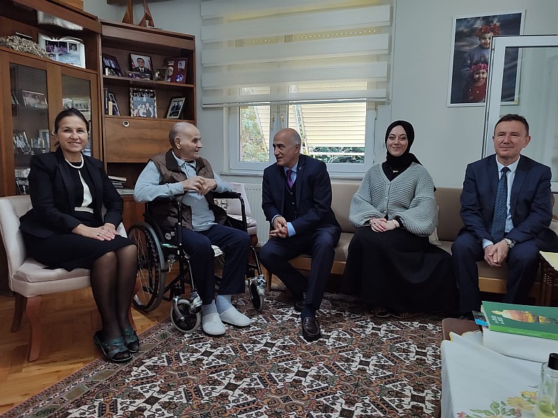 Karamürsel Kaymakamı Osman Aslan Canbaba'dan Eğitimin Çınarları Emekli Öğretmenlere Anlamlı Ziyaret