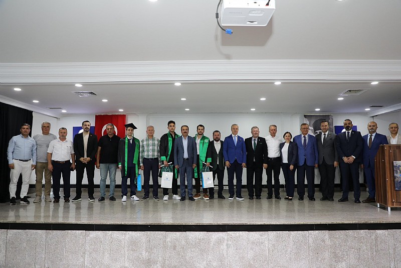 Kocaeli Üniversitesi Karamürsel Denizcilik Meslek Yüksekokulu'nda mezuniyet töreni