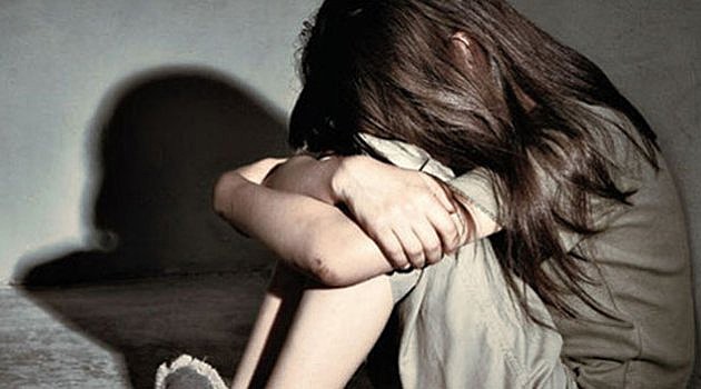 Öğretmen, kız öğrencilere cinsel içerikli videolar gösteriyormuş