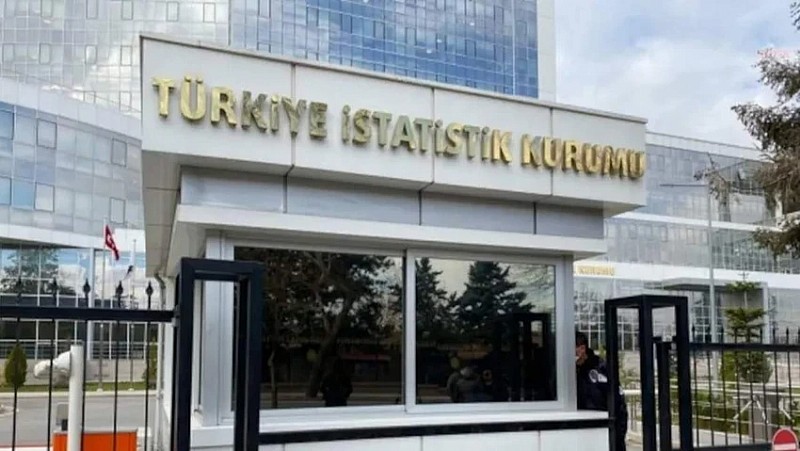 Emekli maaşlarına gerçek dışı ve düşük enflasyon sunarak emeklileri fakirleştiren TÜİK’ in mahkeme davası yarın başlıyor