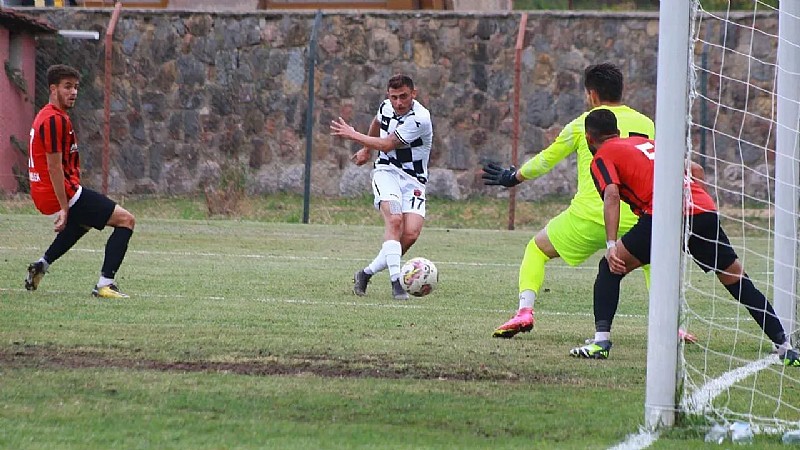 Gol Kralı Alperen Topçular, Karamürselspor’da	