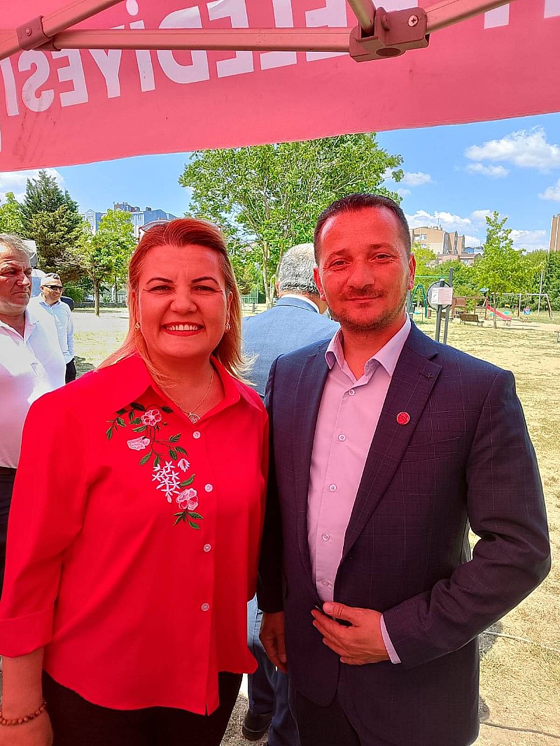 İzmit Belediye Başkanı Fatma Kaplan Hürriyet, Karamürselli Genç Muhtar Erkan Soybelli' nin Babalar Gününü Kutladı