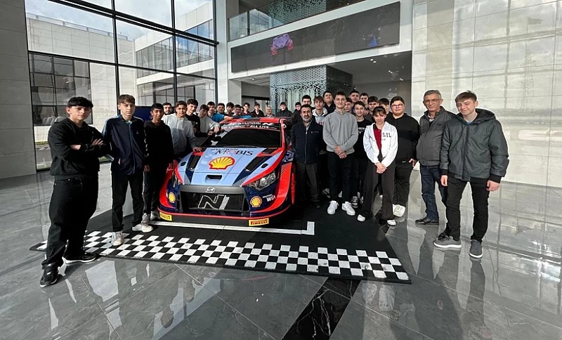 Karamürsel 100. Yıl MTAL öğrencilerinden Hyundai’de teknik gezi!