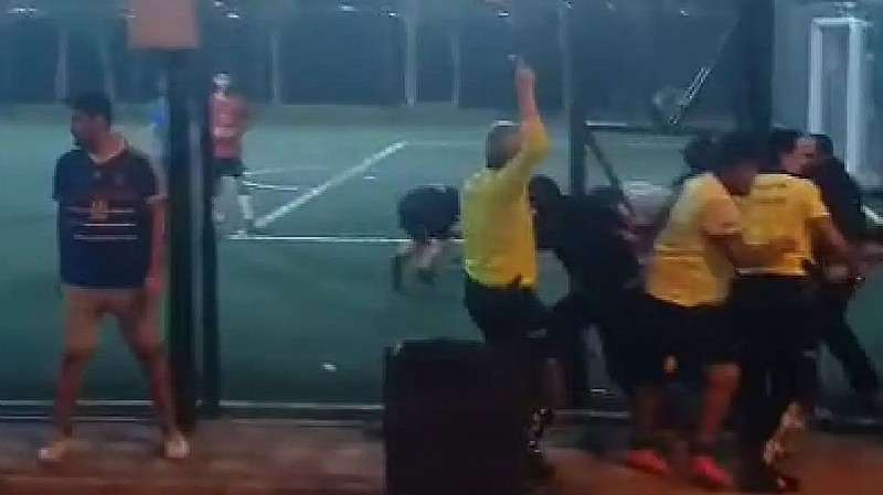 Altınova’da tersanede kavga daha sonra Karamürsel’de halı sahada birbirlerine girdiler