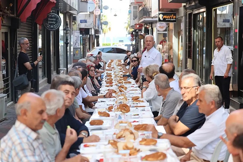Karamürsel Belediye Başkanı Ahmet Çalık, Esnafla Kahvaltıda Bir Araya Geldi  