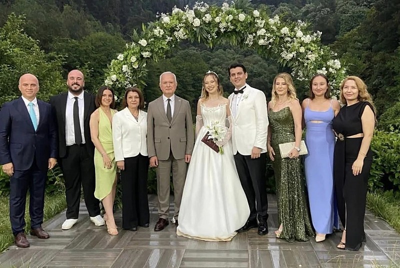 Ömer ve Simay dünyaevine girdi	