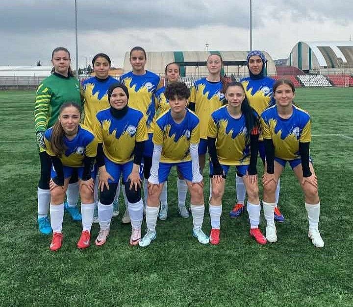 Karamürsel Belediyespor Kadın Futbol Takımı Çeyrek Finalde!