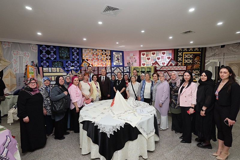 Karamürsel'de el emeği göz nuru sergi: KARMEK yıl sonu eserleri görücüye çıktı