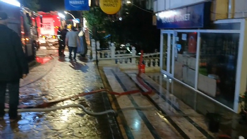 Karamürsel’de Sağanak Yağış Etkili Oldu
