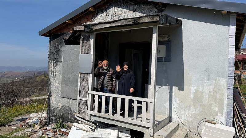 Karamürsel'de Yangında Zarar Gören Aktekin Çifti İçin Yeniden Ev Yapıldı