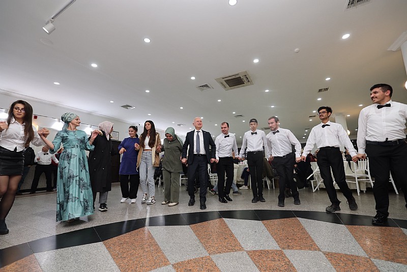 Karamürsel’de Engeller Sevgiyle Aşıldı