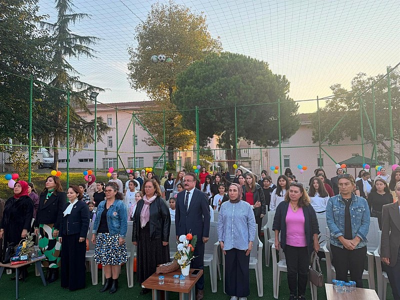  Karamürsel Kaymakamı Kemal İnan, 11 Ekim Dünya Kız Çocukları Gününü Kutladı