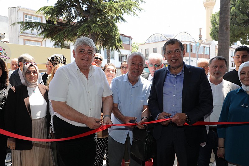 Karamürsel merkezde KARMEK Görsel Sanatlar Yıl Sonu Sergisi Açıldı
