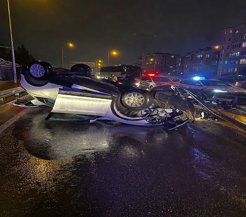 Takla atan otomobilin içindeki aile yaralandı