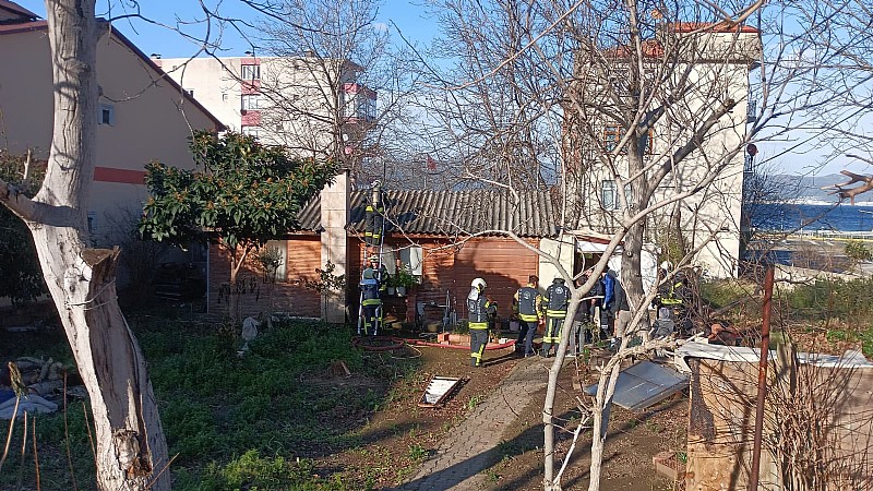 Gölcük Ulaşlı'da Gecekonduda Yangın