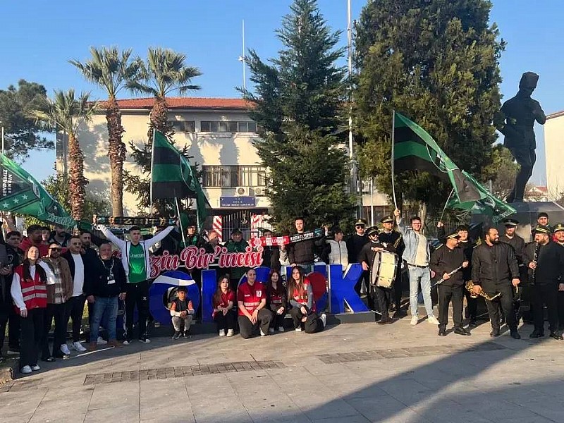 Kocaelispor bandosu Karamürsel’de Kocaelispor rüzgarı estirdi