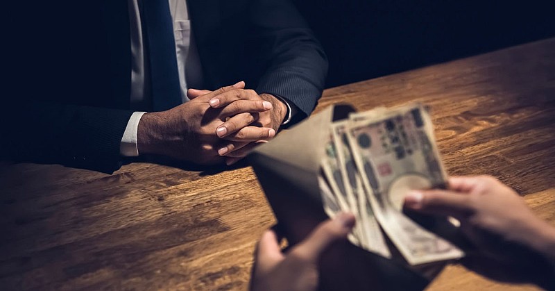 Devlet hastanesinde rüşvet skandalı!