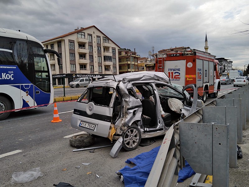 Karamürsel deki feci kazada 3 bayan hayatını kaybetti. Kaza olay anının kamera görüntüleri