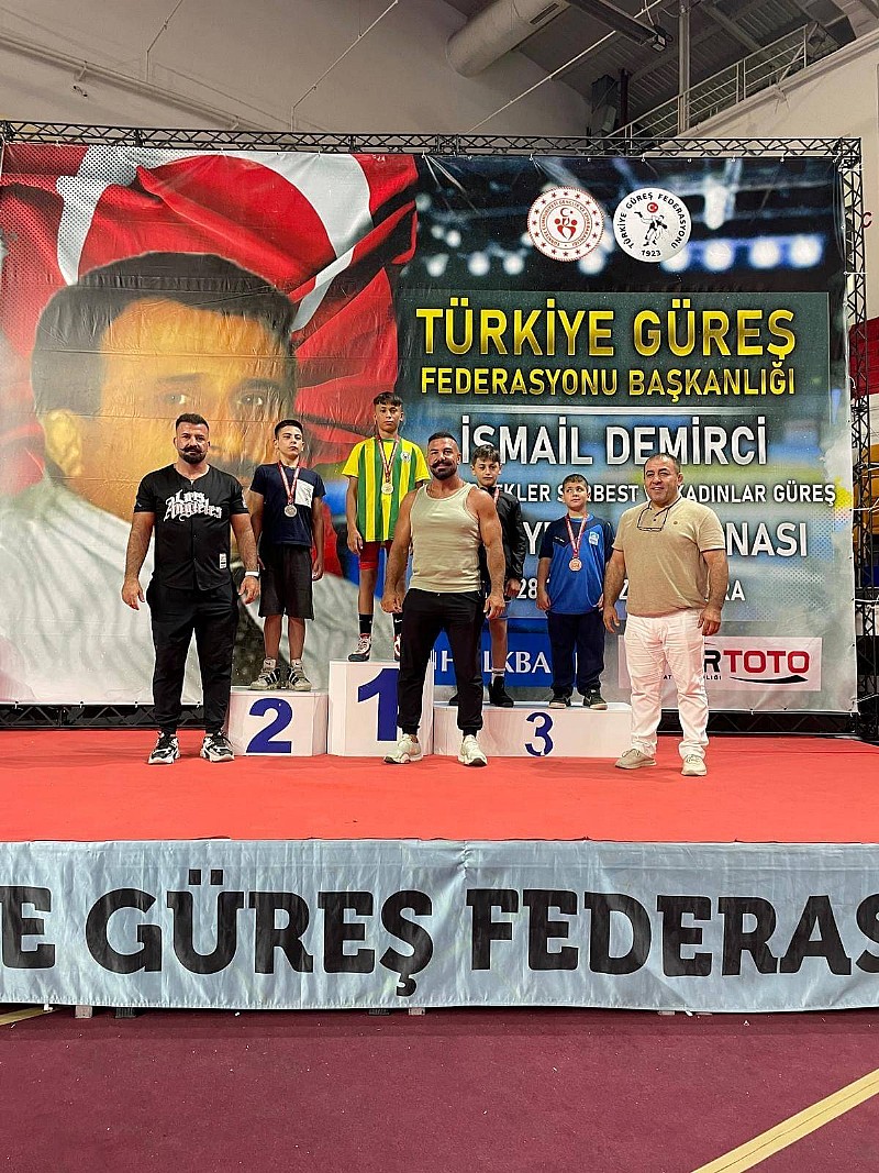 Yalova Altınova Belediye Spor Kulübü Güreşçisi Siyel Kadiri, Şampiyon Oldu