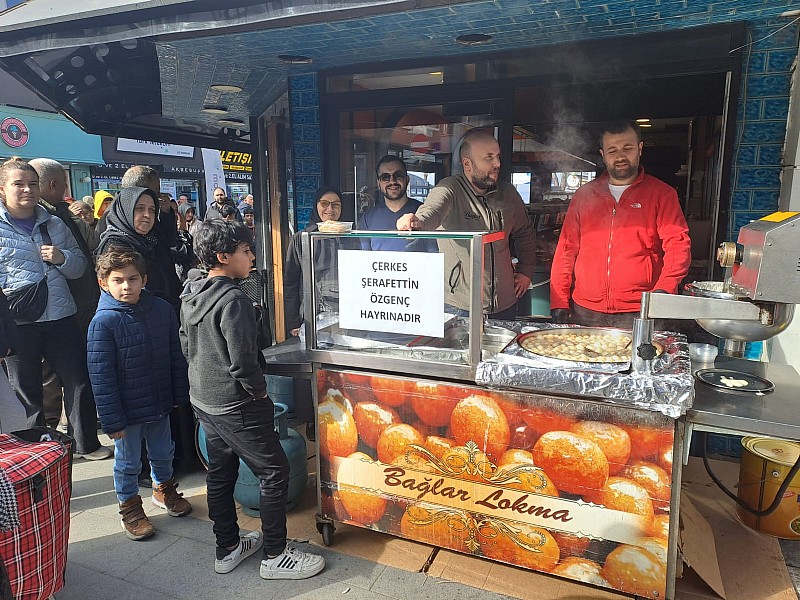 Merhum Şerafettin Özgenç‘ in ruhuna lokma dağıtıldı