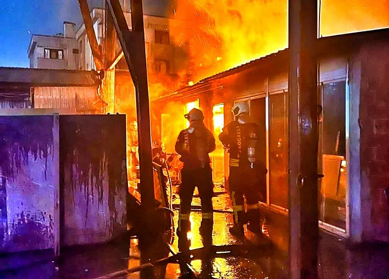 Karamürsel’de İşyeri Yangını Çıktı