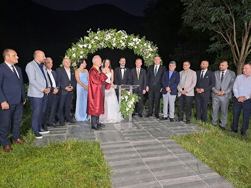 Yeni Parti Karamürsel İlçe Başkanı Anıl Aksu, Doktor İnci Zaker ile evlendi